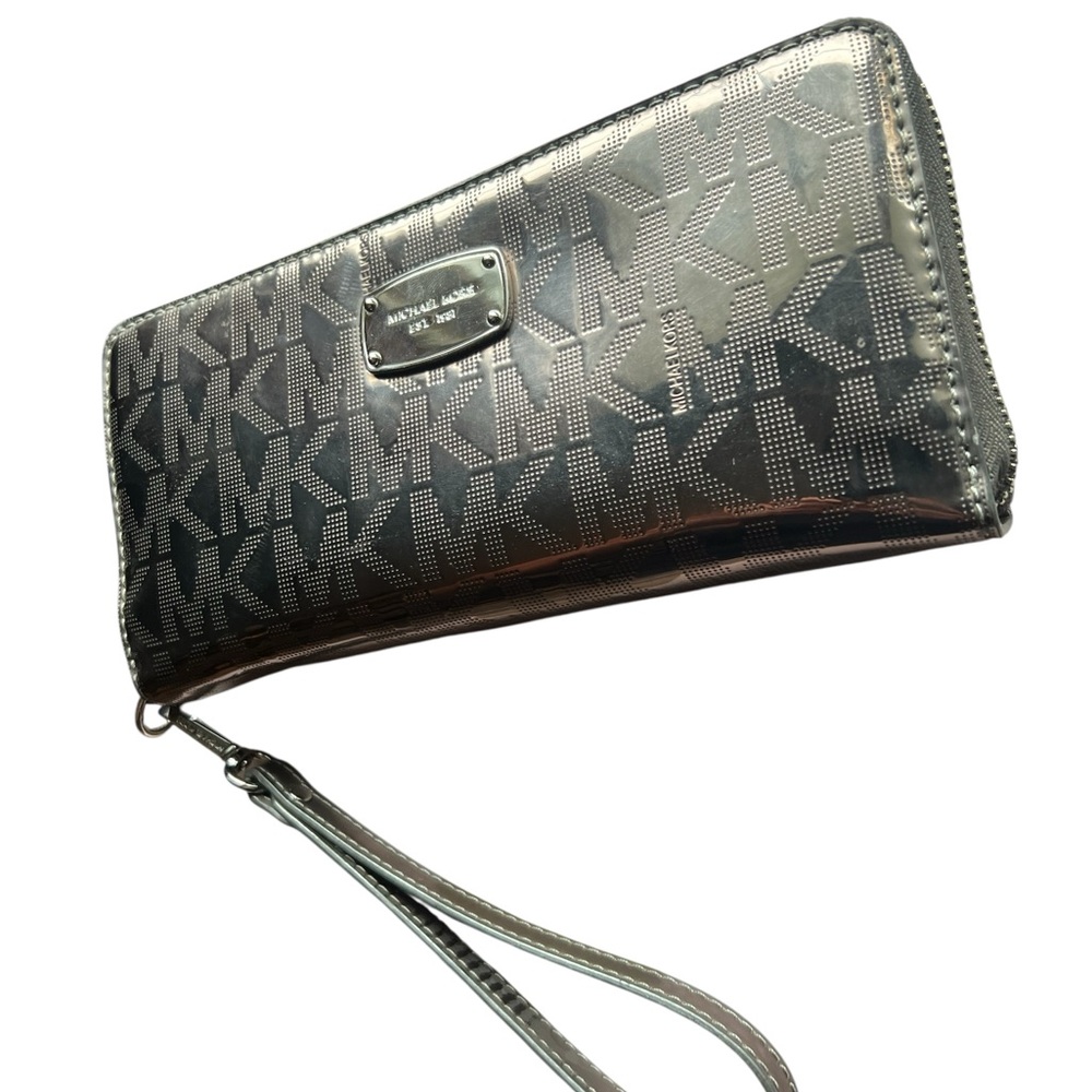 Michael Kors continental wallet, wristlet. Like NEW! - Picture 9 of 11